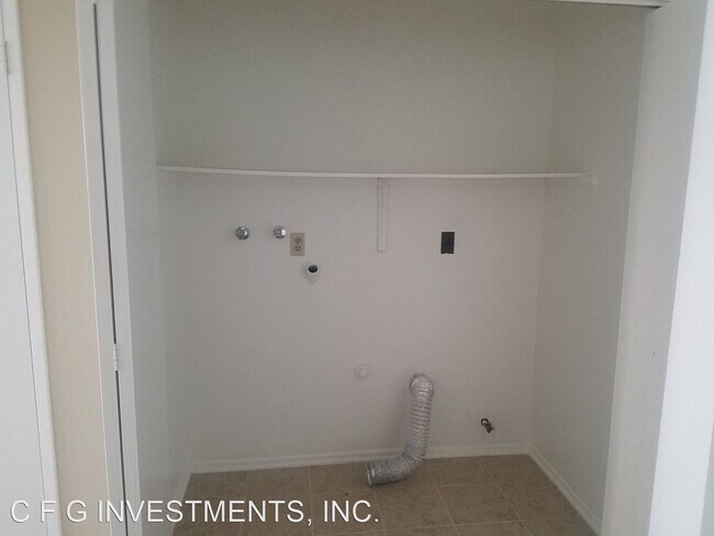 Building Photo - 2 br, 1.5 bath House - 28 Woodleaf