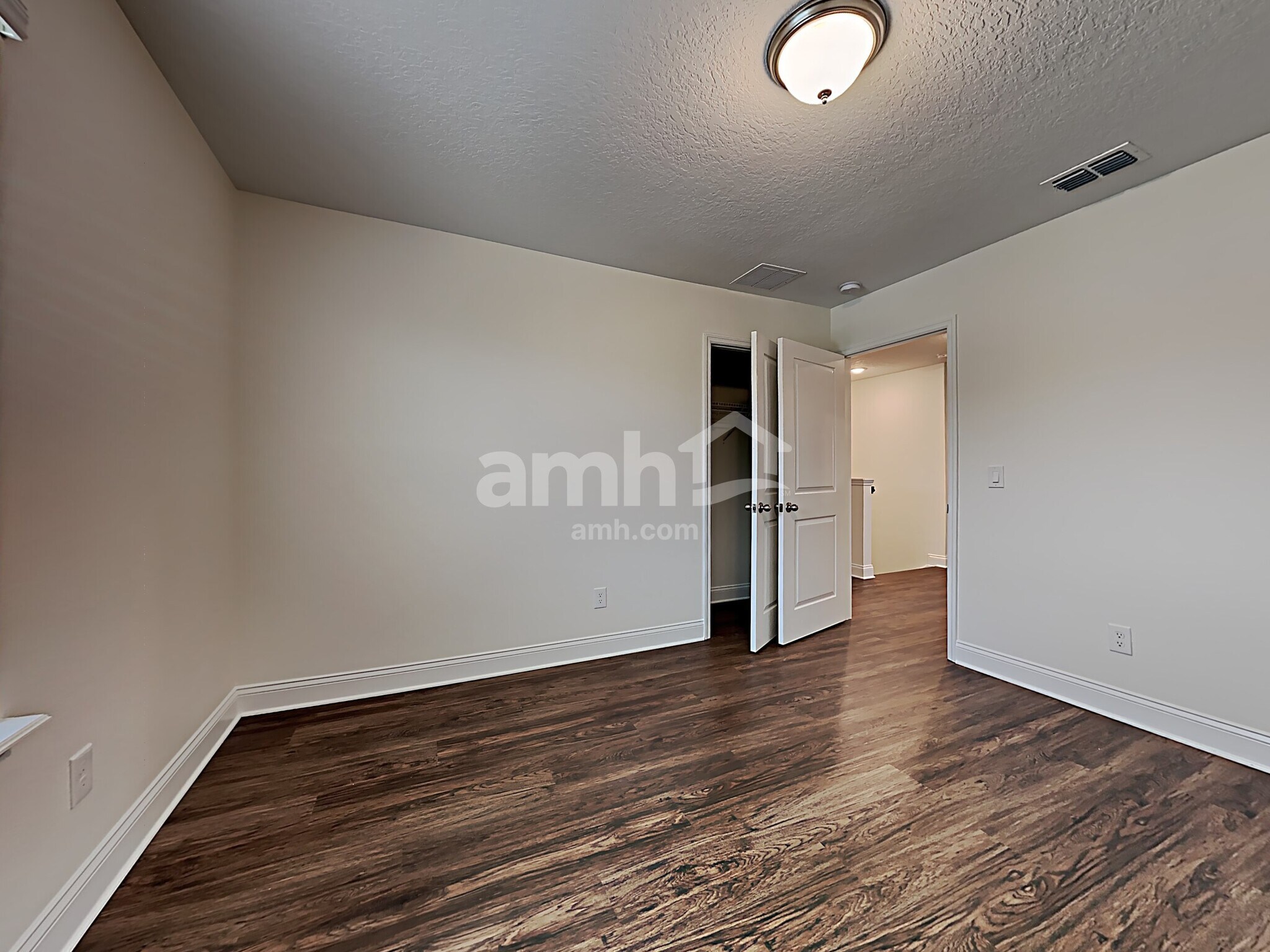 Building Photo - 1305 Mount Logan Dr