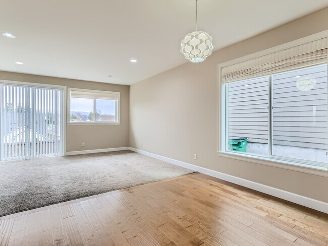 Building Photo - 6102 NW 170th Ave