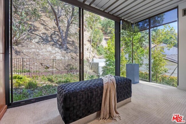 Building Photo - 4046 Stoneybrook Dr