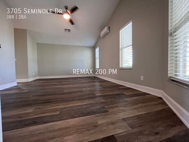 Building Photo - 3705 Seminole Dr