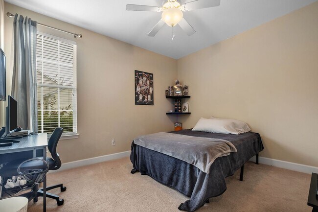 Building Photo - Southwood Home With Large Yard