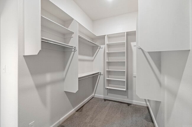 Building Photo - 9541 Oak Forest Ln