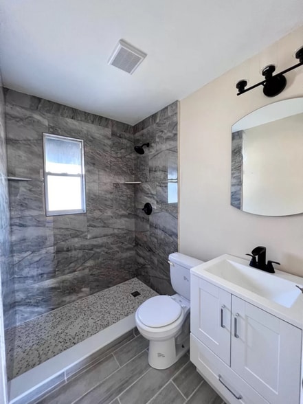 Building Photo - 5645 Central Ave