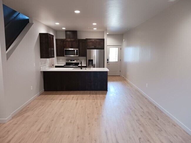 Building Photo - 443 SW 27th St