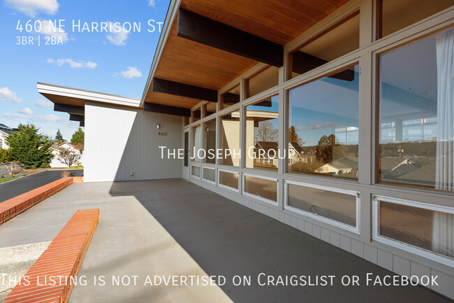 Building Photo - Mid-Century Modern 3 bed with panoramic wa...