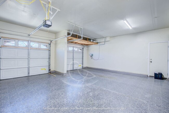 Building Photo - Huge home, Lincoln Crossing - walking dist...