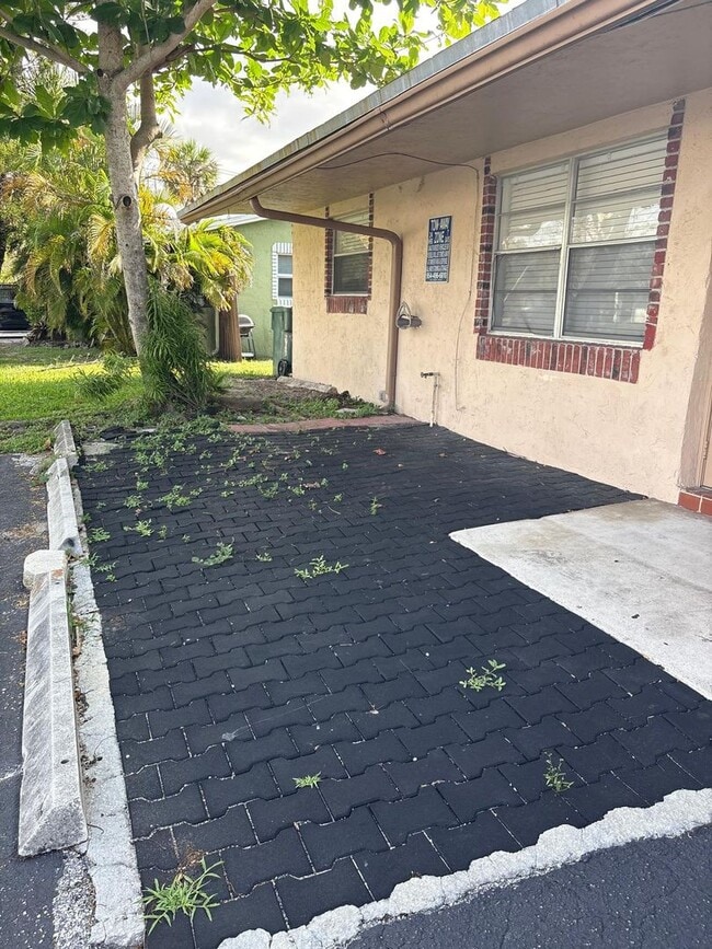 Building Photo - 2 BEDROOMS 1 BATHROOM IN AREA OF RIVERLAND