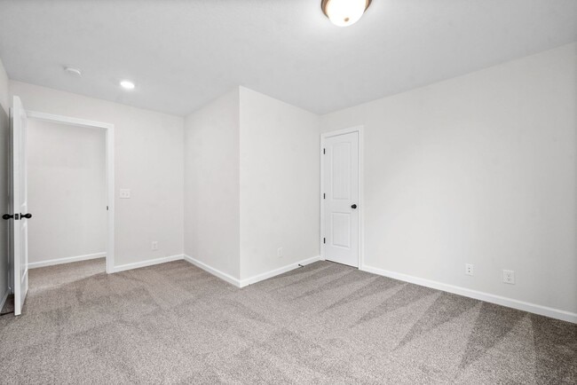 Building Photo - Dog Friendly Four Bedroom Near I24!