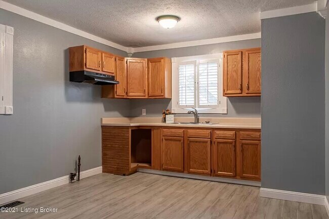 Building Photo - 609 Johnson St