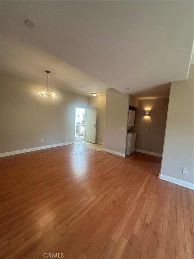 Building Photo - 12916 Moorpark St