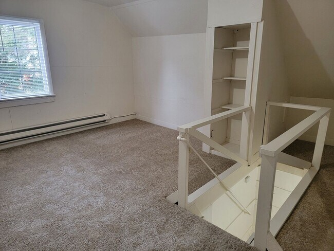 Building Photo - 1 Bedroom 1 Bath Townhome close to University Village!