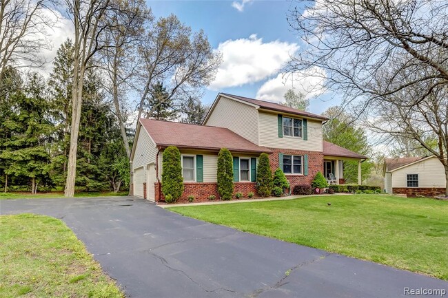 Building Photo - 8976 Lyniss Dr