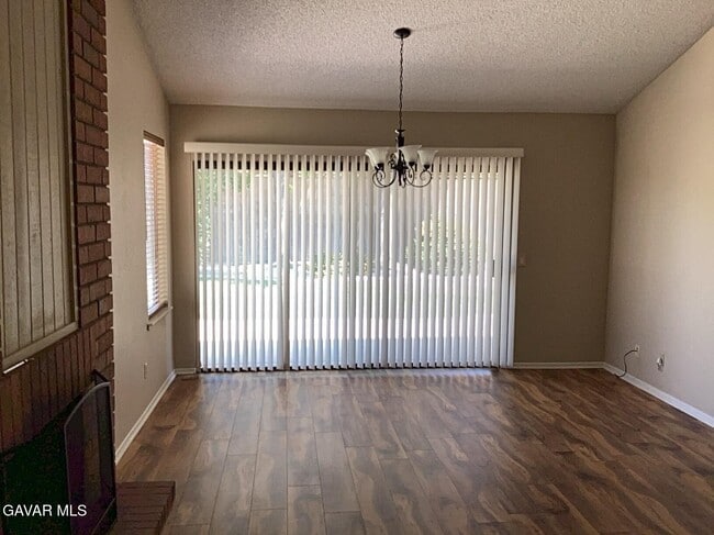 Building Photo - 43430 Sierra Vista Dr