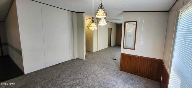 Building Photo - 3024 E 13th Ct