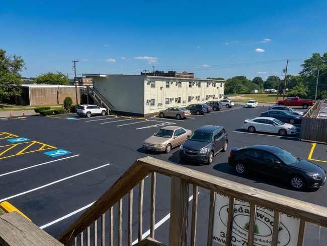 Building Photo - A comfortable 1 Bedroom with 1 Bathroom apartment in Anderson Avenue