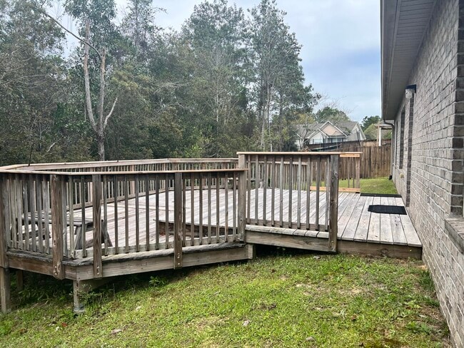 Building Photo - 123 Crab Apple Ave