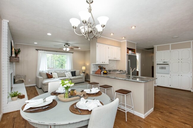 Building Photo - 3BR/2BA Home with Detached Garage – Fletch...