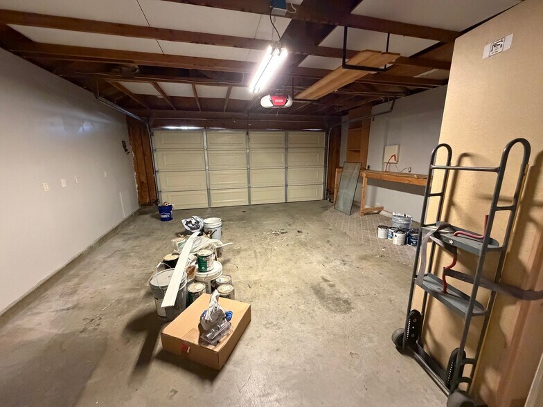 Building Photo - 24056 Golden Pheasant Ln