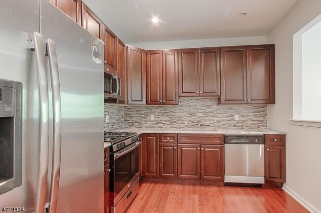 Building Photo - 15 DeCroce Ct