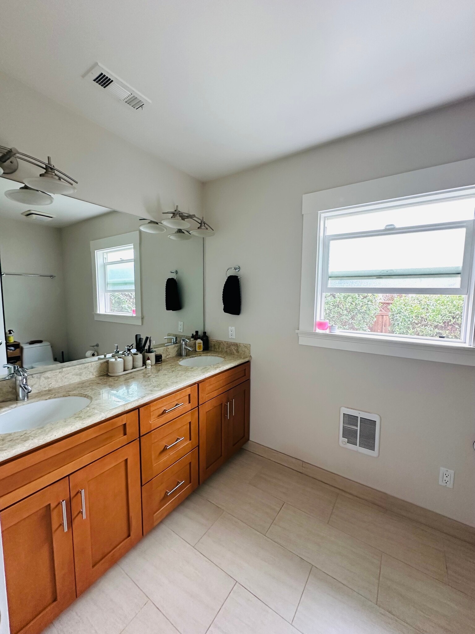 Master Bath Dual Vanities - 504 Montgomery St