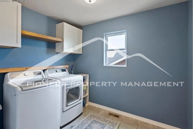 Building Photo - 8425 Mayfly Dr