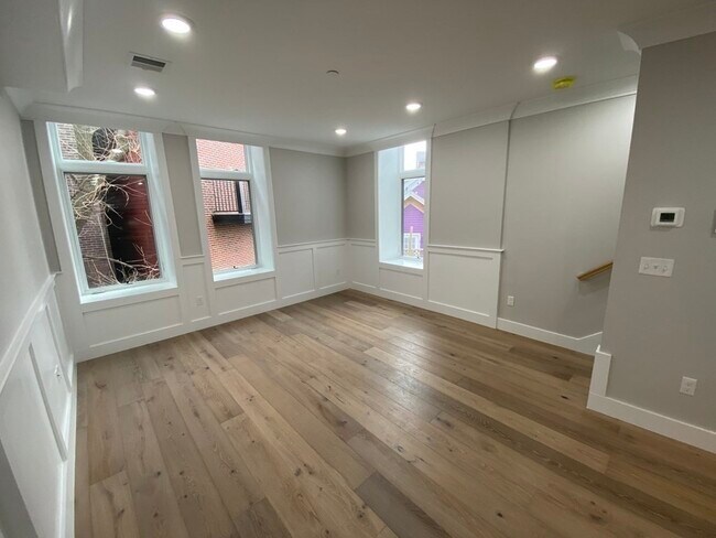 Building Photo - 300 Somerville Ave