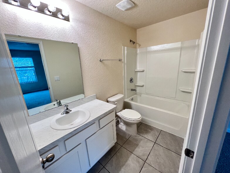 Building Photo - 64 Pasadena Dr