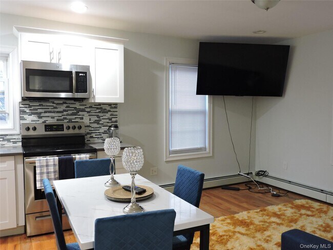 Building Photo - 194-09 112th Rd