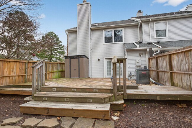 Building Photo - Yorktown Townhouse