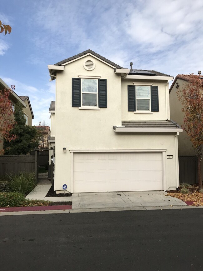 Building Photo - Two story home in Mountain House!