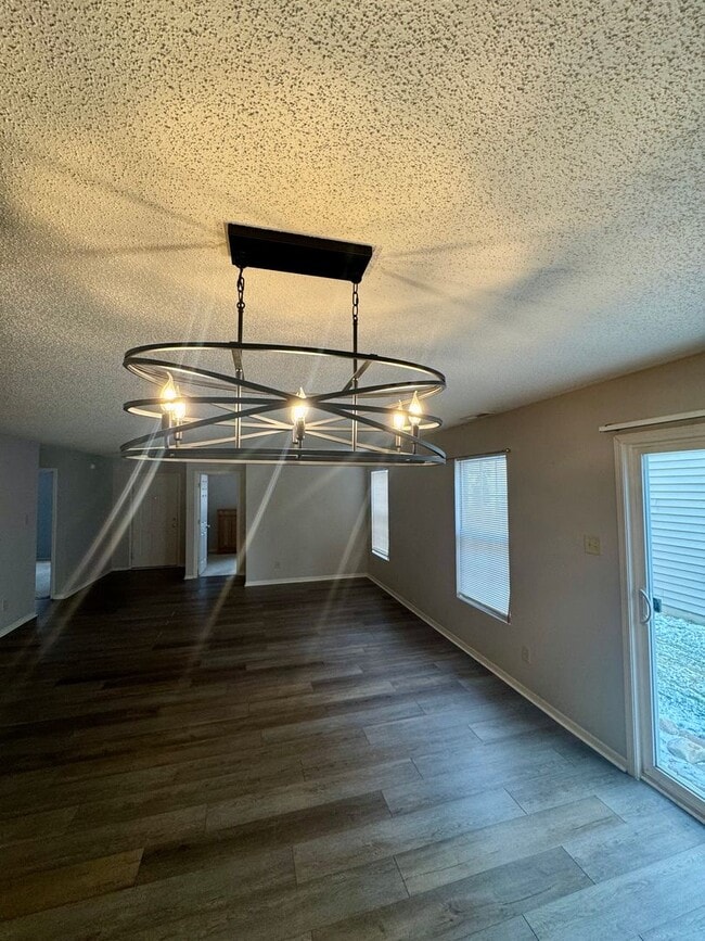 Building Photo - Southside 3/2 home with attached 2 car garage