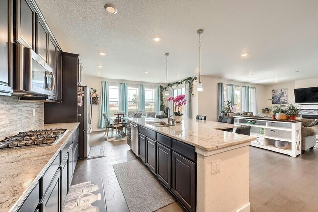 Building Photo - 15895 Red Bud Dr