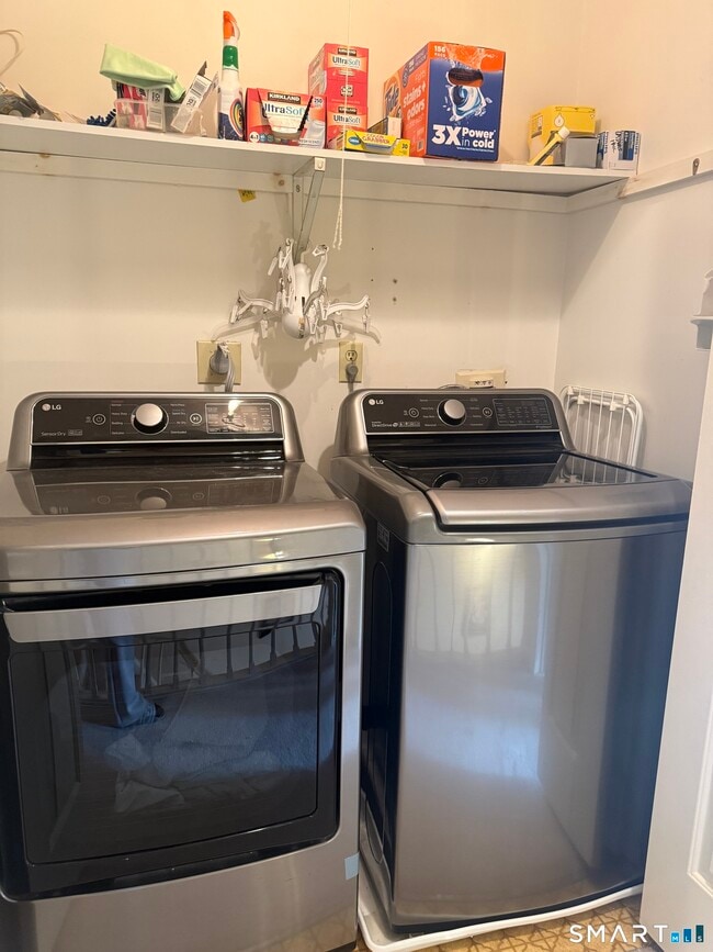 Building Photo - 8 Crossroads Ln