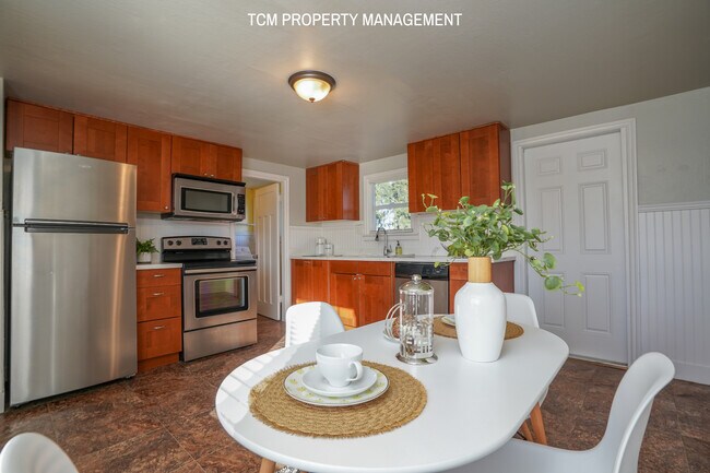 Building Photo - 8437 S M St