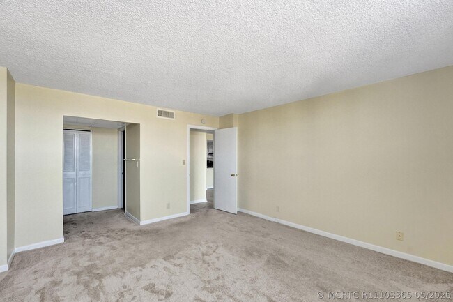 Building Photo - 12 Royal Palm Way