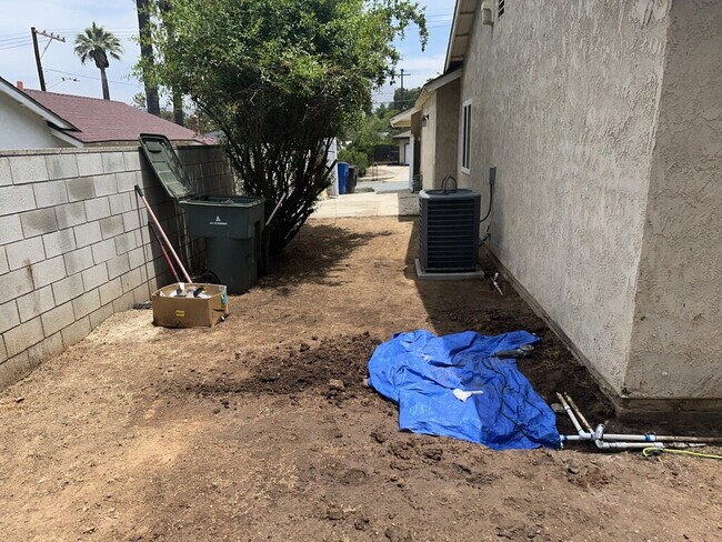 Building Photo - 4 bed with 2 baths in Riverside, CA next t...
