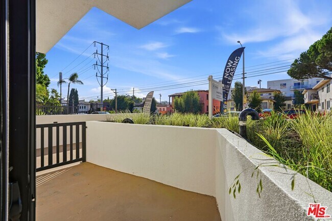 Building Photo - 1822 Overland Ave