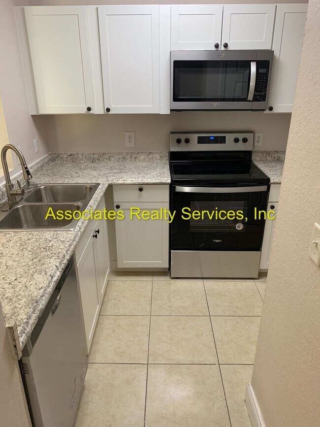 Building Photo - 3 bedroom home in Windsor Park!  Move in early August!