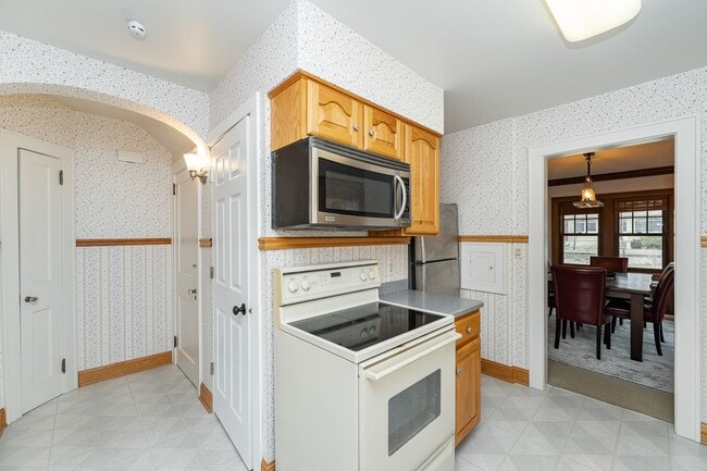 Building Photo - 3 Bed, 1.5 Bath Home for Rent – Historic S...