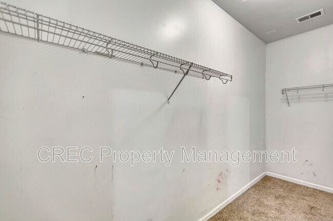 Building Photo - 268 Witch Hazel St