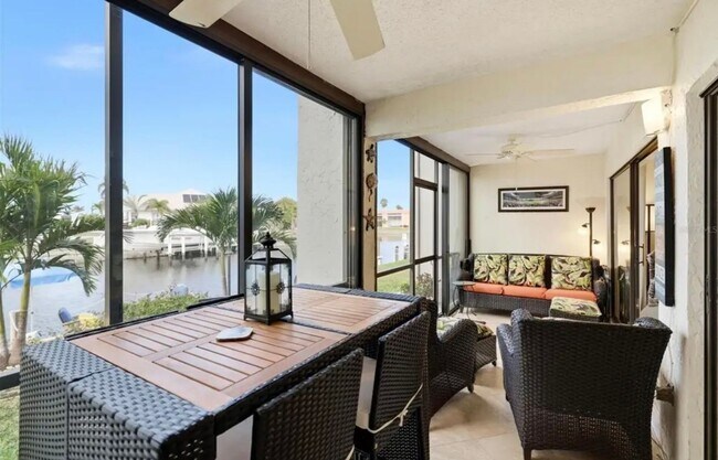 Building Photo - Waterfront Townhome in Punta Gorda