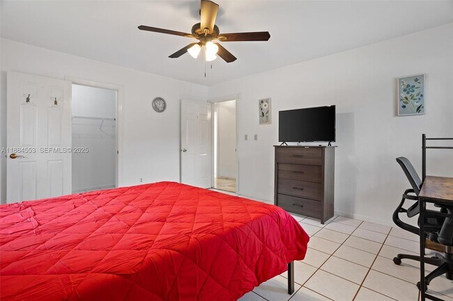 Building Photo - 9031 N New River Canal Rd