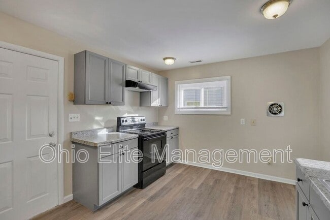 Building Photo - 2416 Dawnlight Ave