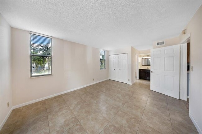 Building Photo - 941 Lyons Rd