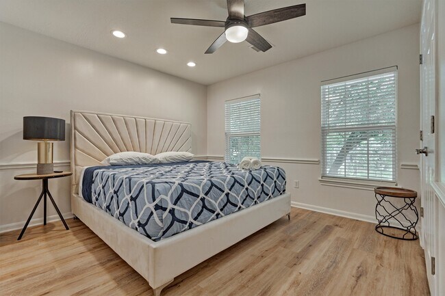 Building Photo - 10 E Sterling Pond Cir