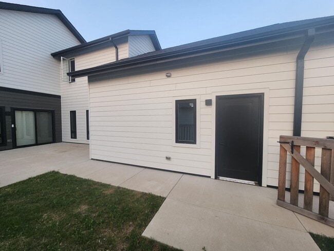 Building Photo - 4216 E Cypress Pl
