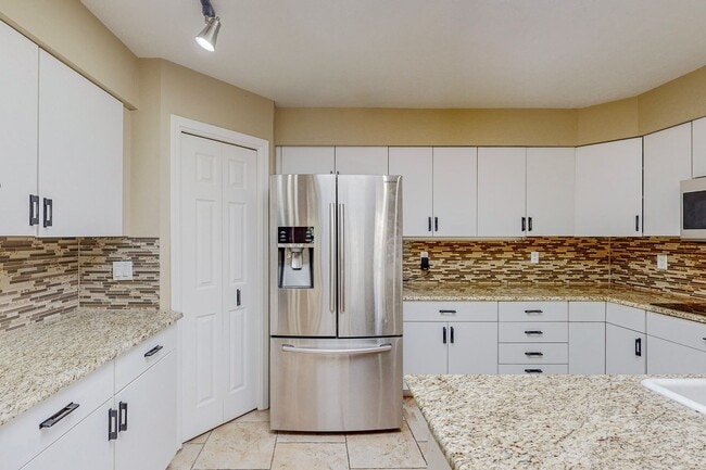Building Photo - ACADEMY RIDGE 2 Bedroom Plus Office   2 Ba...