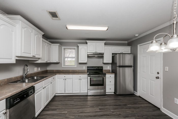 Building Photo - 224 Sylvan Dr