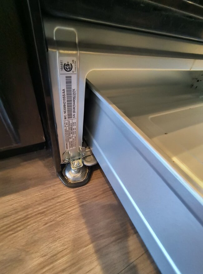 Building Photo - SOLAR ENGERY HOME!!! 4 BEDROOM 2 BATHROOM IN AUBURNDALE.